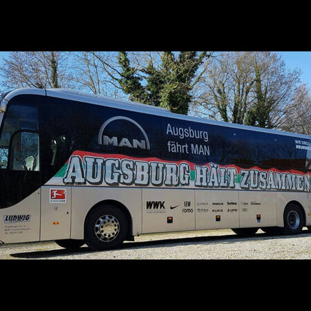Reisebus teilfoliert - Fanbus des FC Augsburg. Produziert von ags-werbung aus Welden in Bayern.
