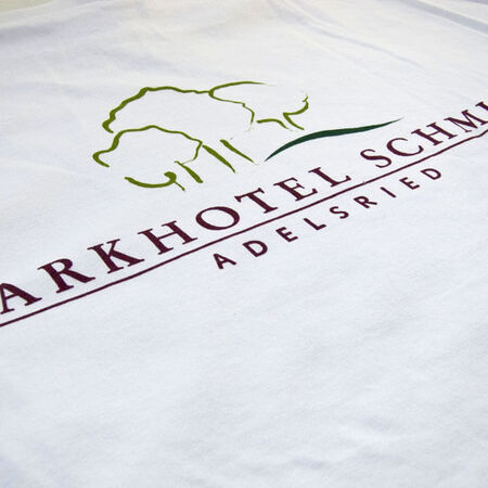Textilveredelung - Druck am T-Shirt. Produziert von ags-werbung aus Welden in Bayern.
